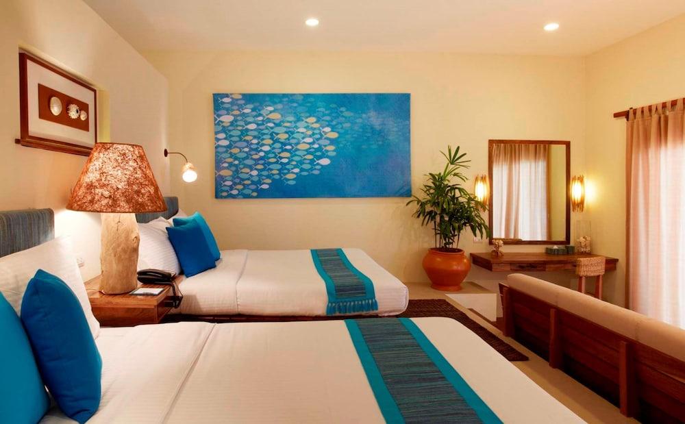 Bluewater 4* Sumilon Island