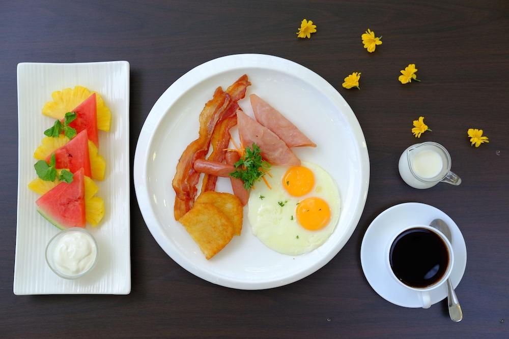 Hotel One & 4*
