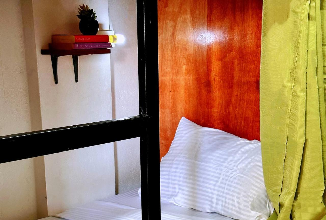 Moana House Hostel Moalboal