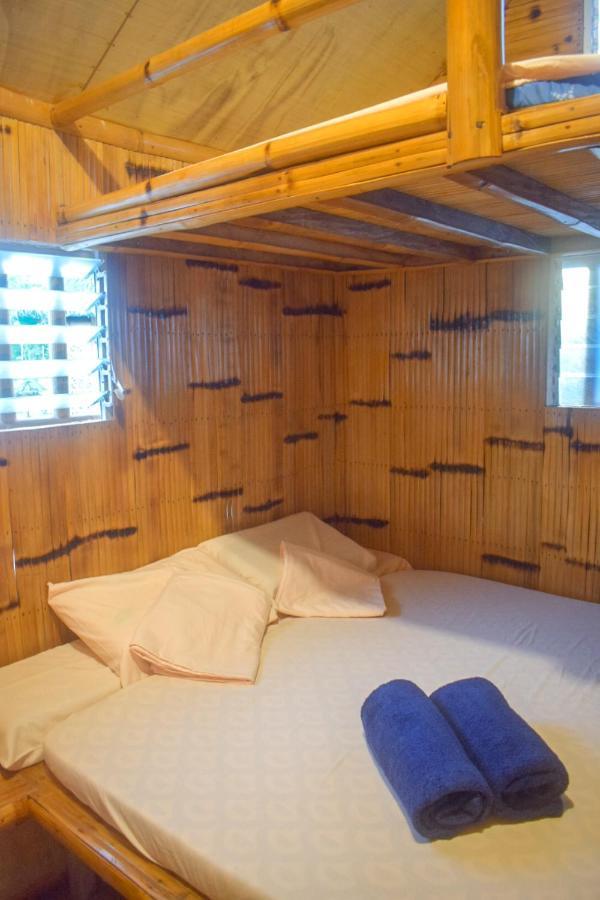 Inn Good White Moalboal Cebu
