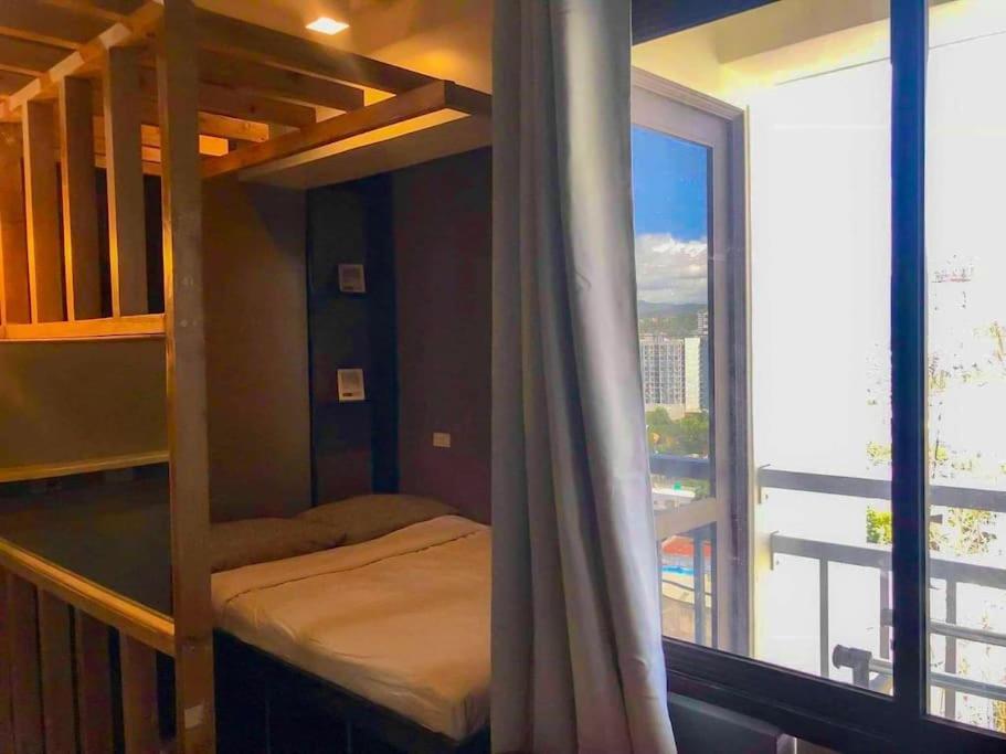 Chillhauz W/pool & Wifi Apartment Cebu