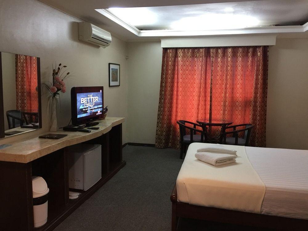 Hotel Hilltop 2*