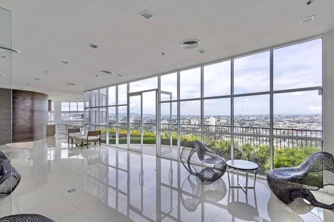 Calyx Residences 18i * Cebu