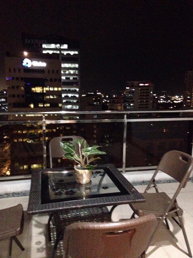 Appleone Ayala With Balcony Hotel