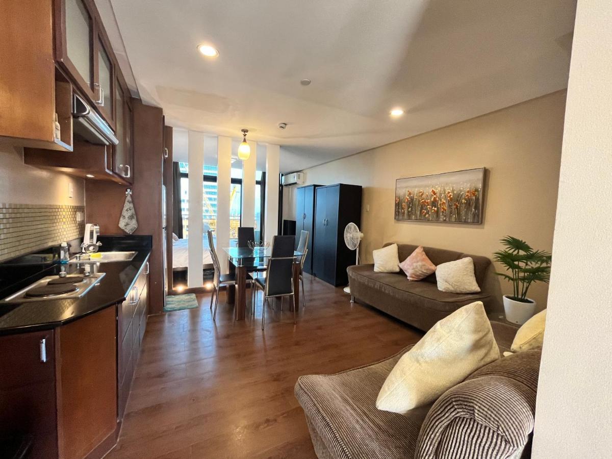 Appleone Ayala With Balcony Cebu
