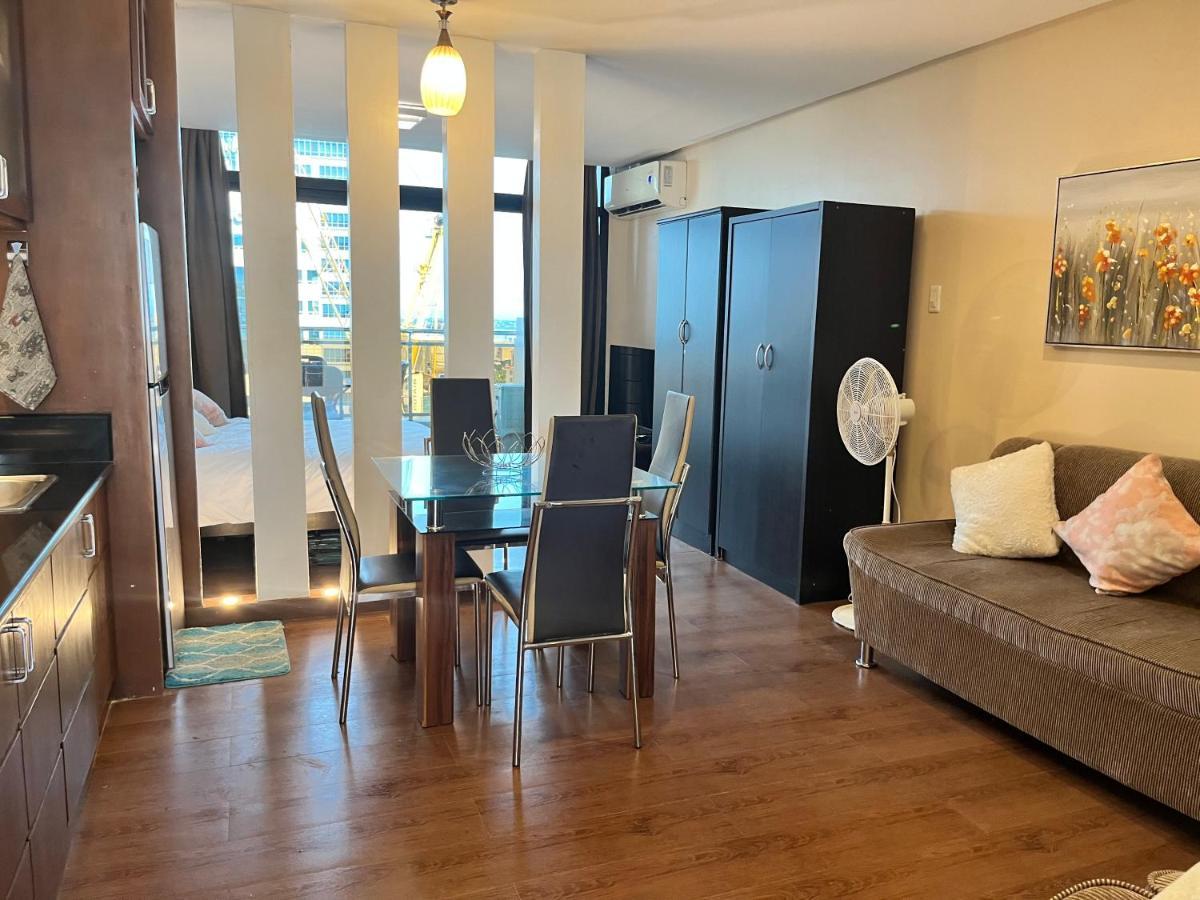 Appleone Ayala With Balcony Hotel
