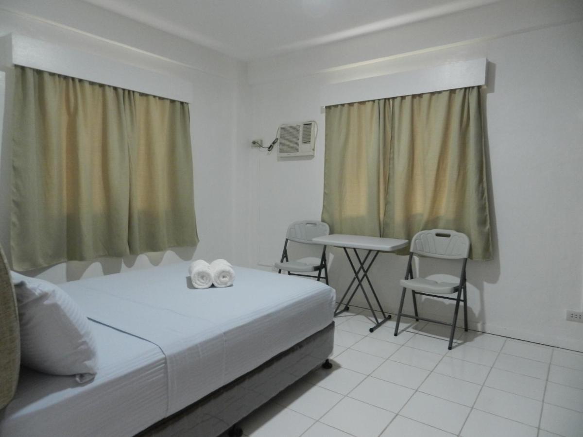 The Victorian By Stevrena Hotel Ocoy