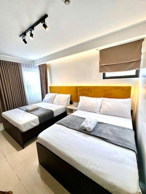 Living,the Persimmon Double Beds 4pax Apartment