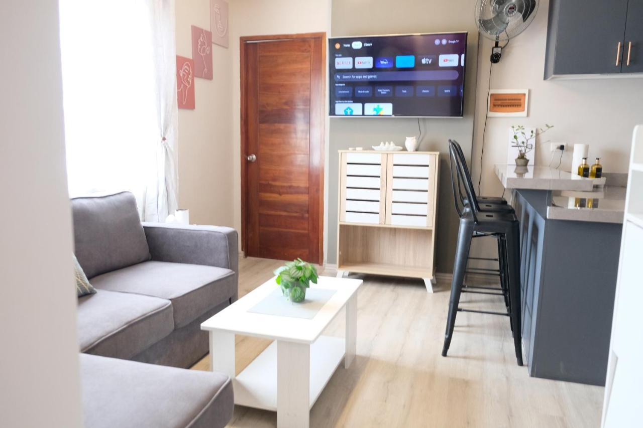 2-bedroom Boutique - Newly Renovated! Apartment