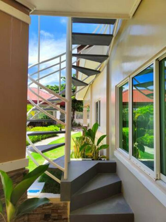 Lodge Cliff Syde 2br Whole Floor, Balcony And Seaviews *