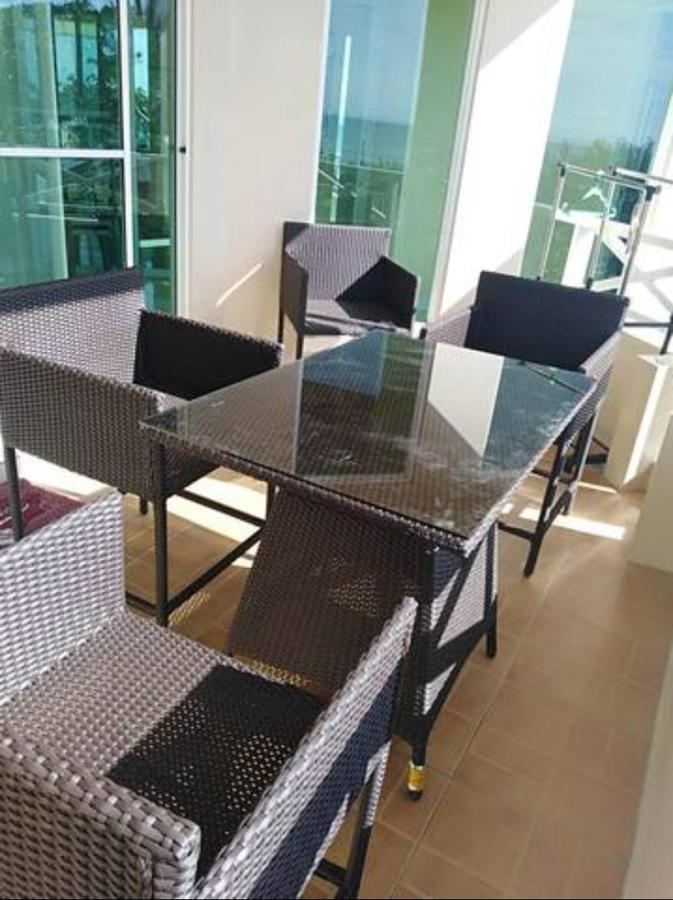 Lodge Cliff Syde 2br Whole Floor, Balcony And Seaviews