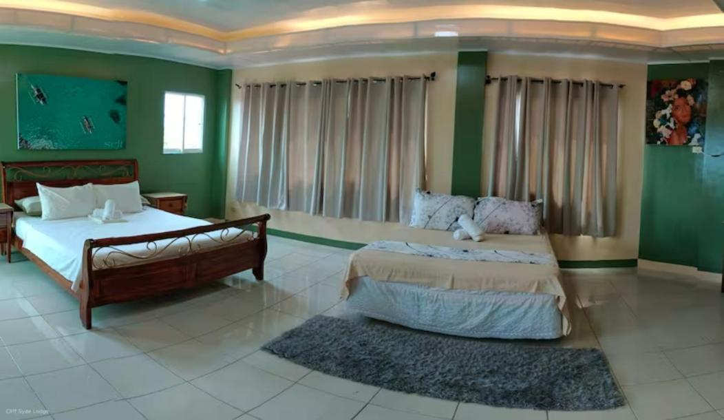 Cliff Syde 2br Whole Floor, Balcony And Seaviews *