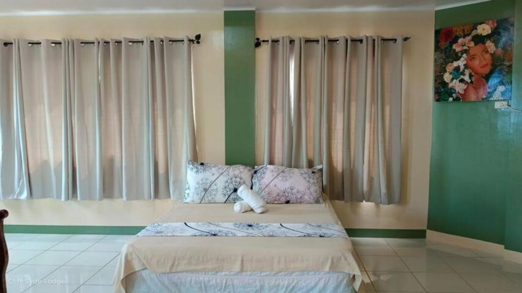 Cliff Syde 2br Whole Floor, Balcony And Seaviews *