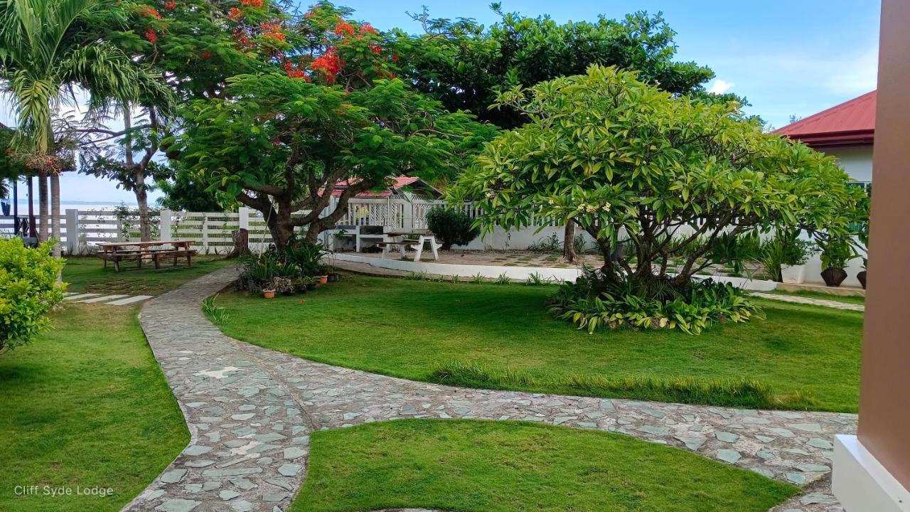 Cliff Syde 2br Whole Floor, Balcony And Seaviews *
