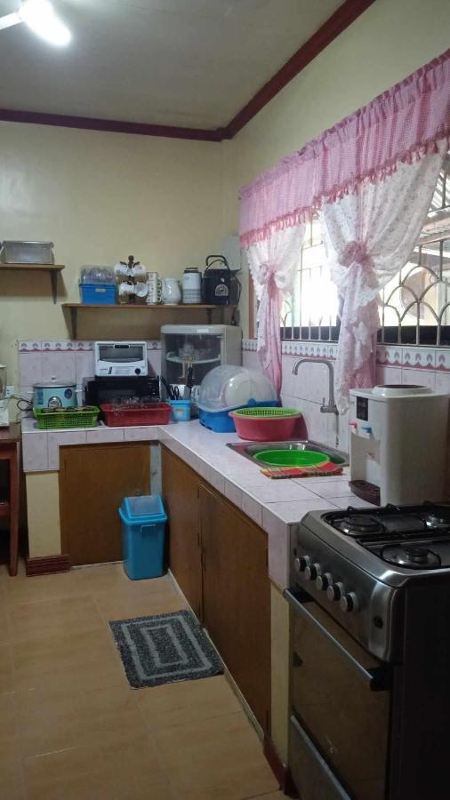 Bahay bakasyunan Franky Jay House *