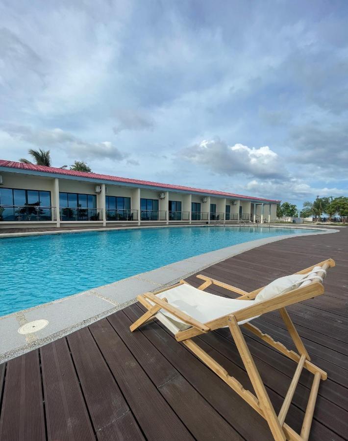 Resort W Golf Oslob