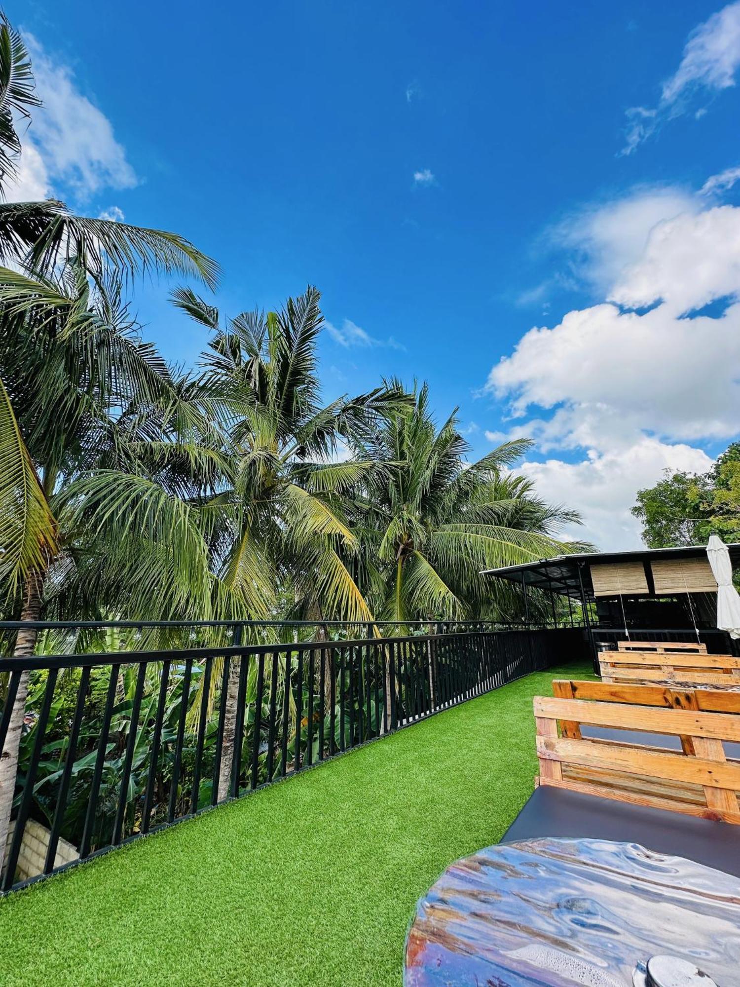 Pig Dive Hostel