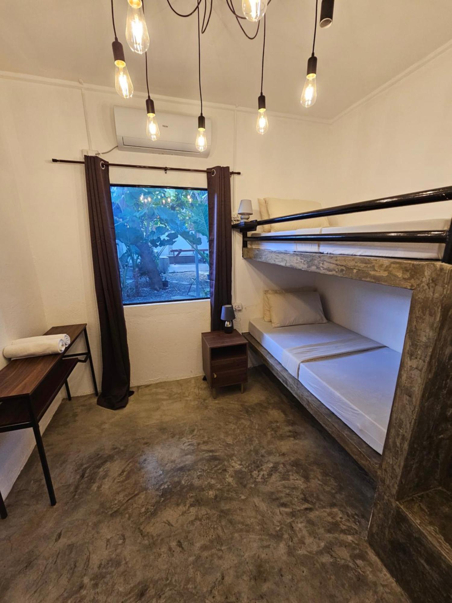 Crazy Bears Hostel Moalboal