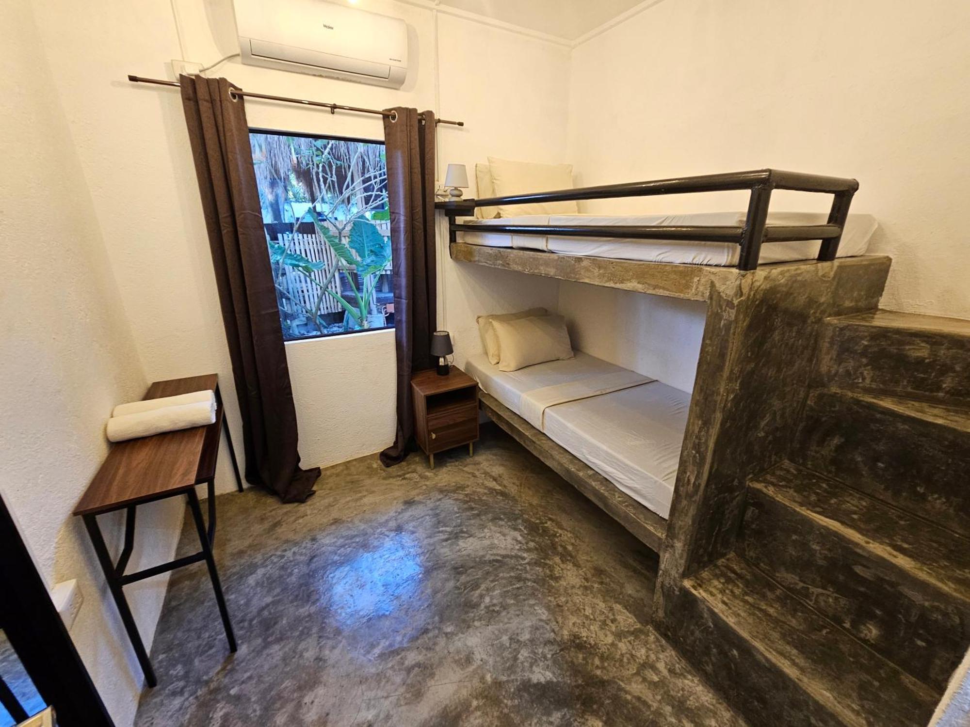 Crazy Bears Hostel Moalboal