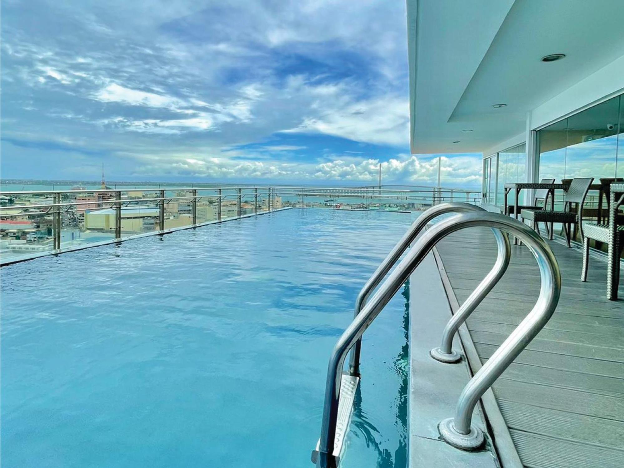 Hotel One & 4*