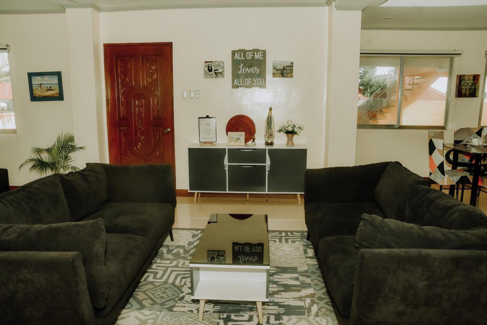 Apartment Simala House Beachfront 4br Retreat By The Sea
