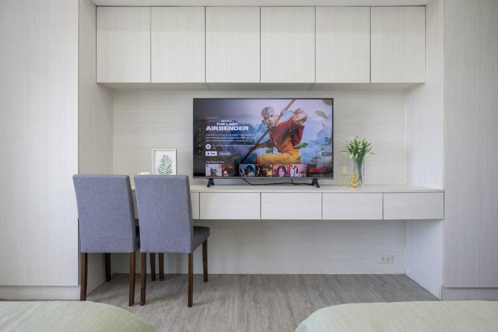 Express Condotel 731,3 Minutes To Airport,mall, With Gym & Pool,fast Wi-fi,free Netflix Apartment *