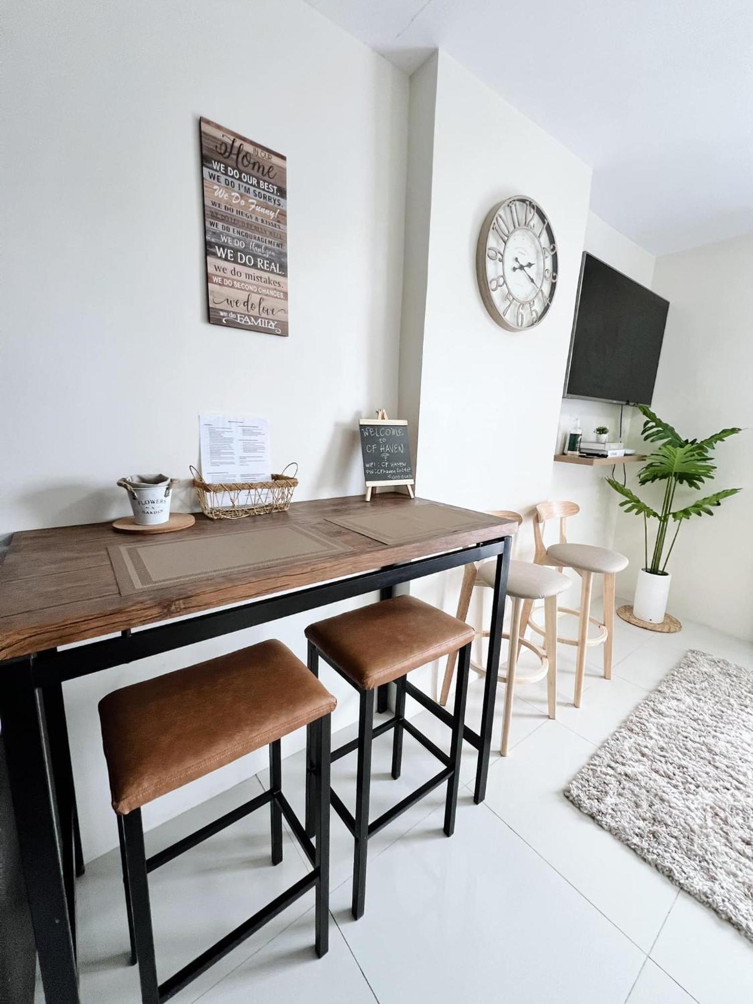 Cf Haven - Living W/ Balcony At Bamboo Bay * Mandaue City