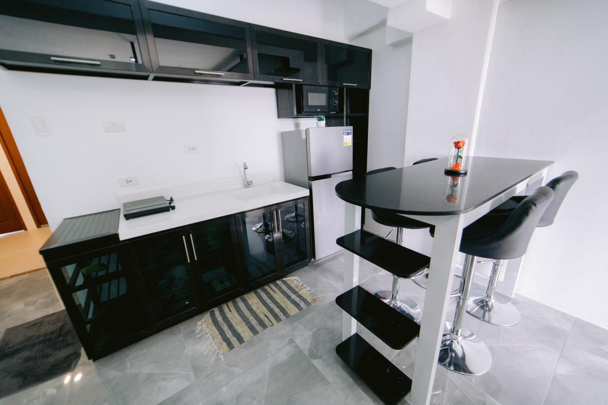 Royal Oceancrest Mactan Unit 1418 Sudtungan