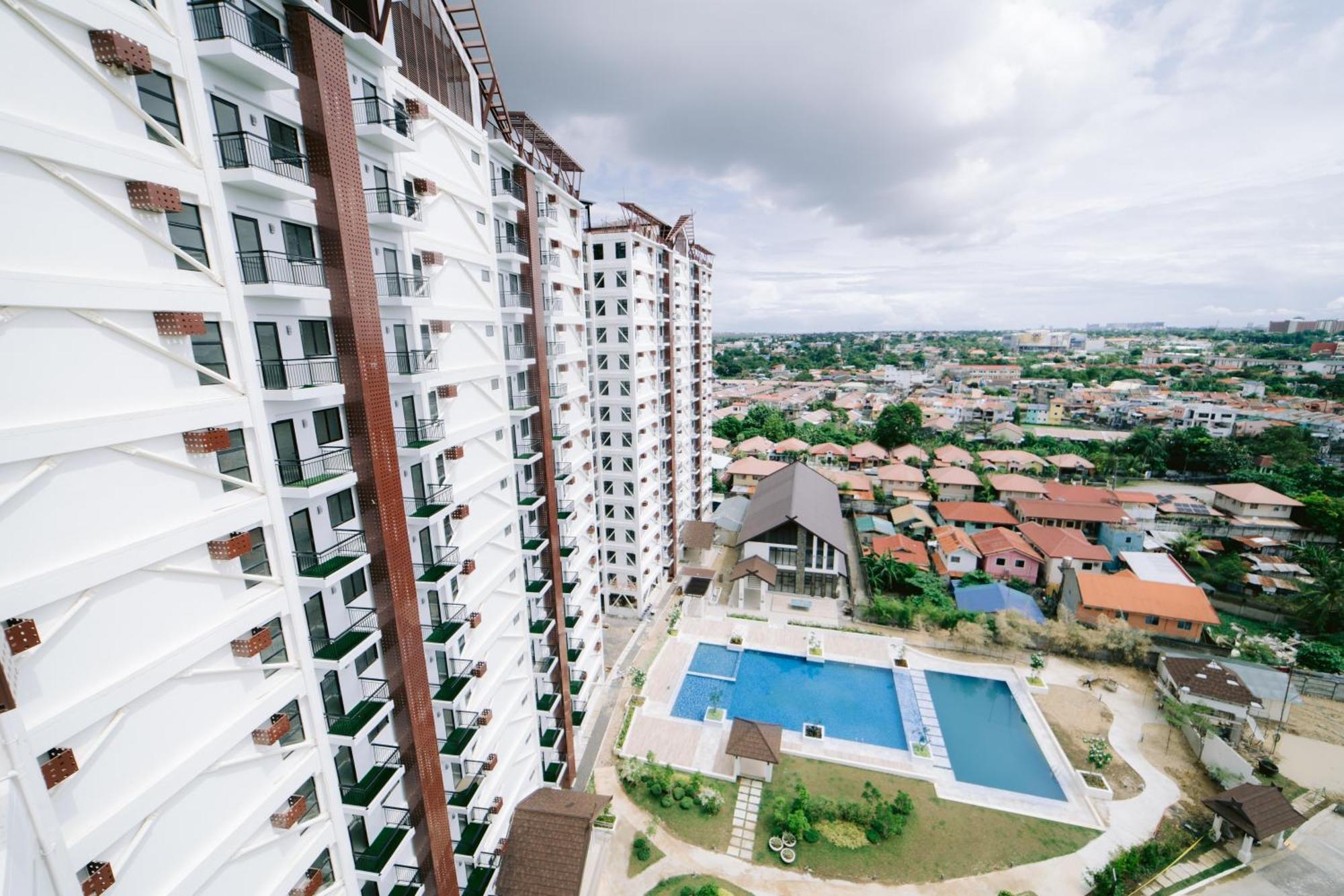Royal Oceancrest Mactan Unit 1418 Apartment