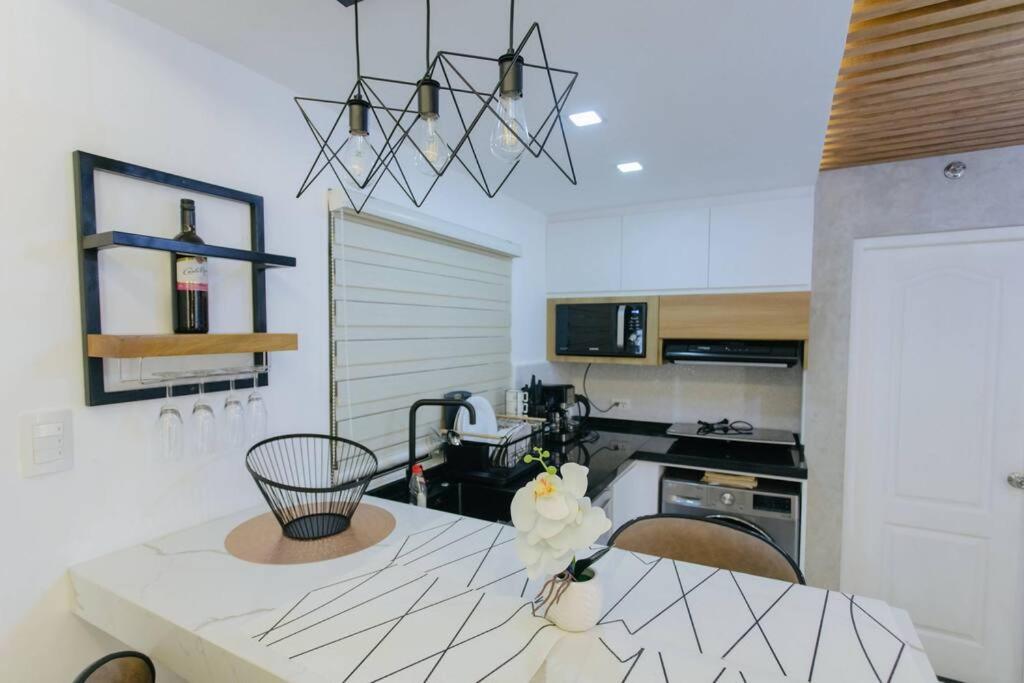 A2j Luxury 2br Near Il Corso & Sm Seaside