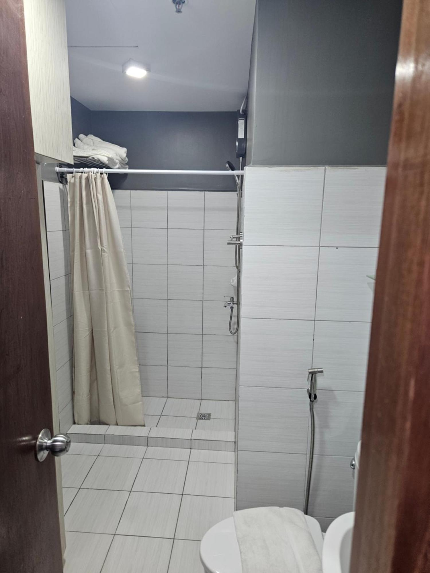 2-bedroom Boutique - Newly Renovated! Apartment *