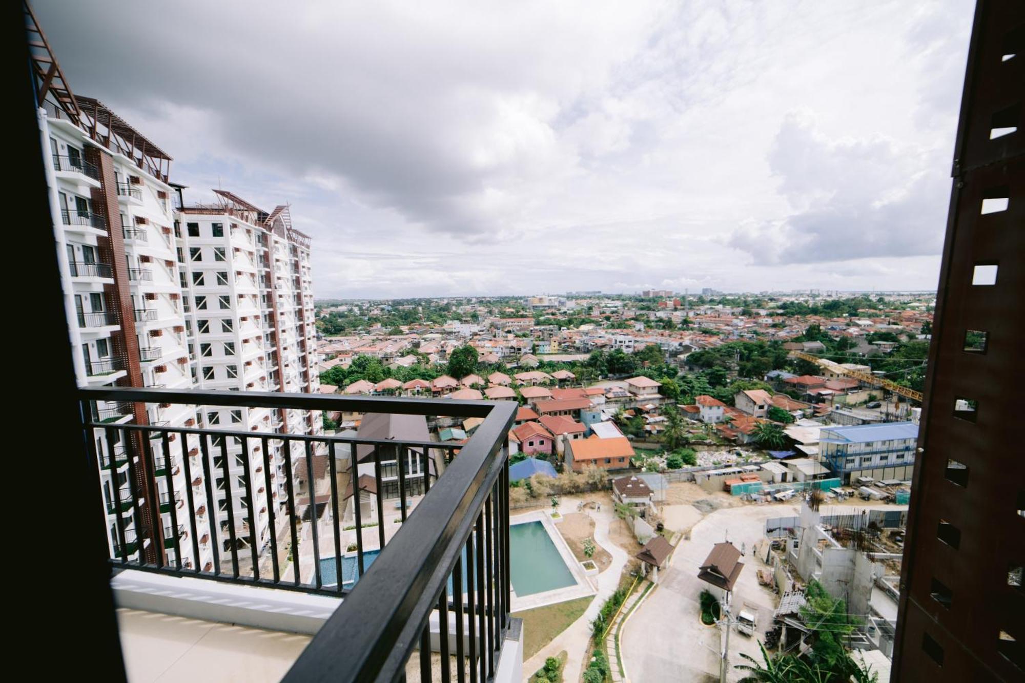 Royal Oceancrest Mactan Unit 1418 *