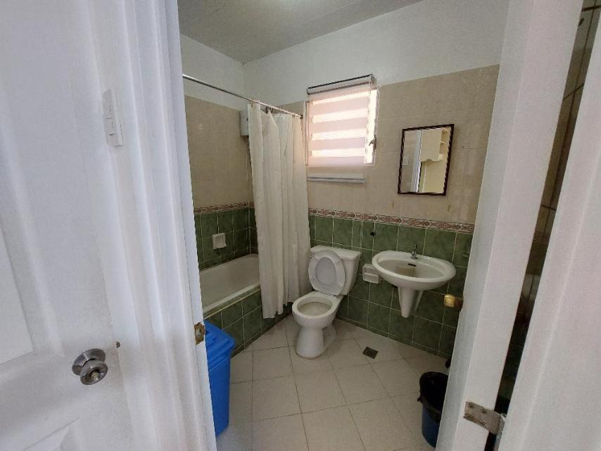 Bahay bakasyunan Vacation Town House Near Mactan Cebu Airport Lapu-Lapu City