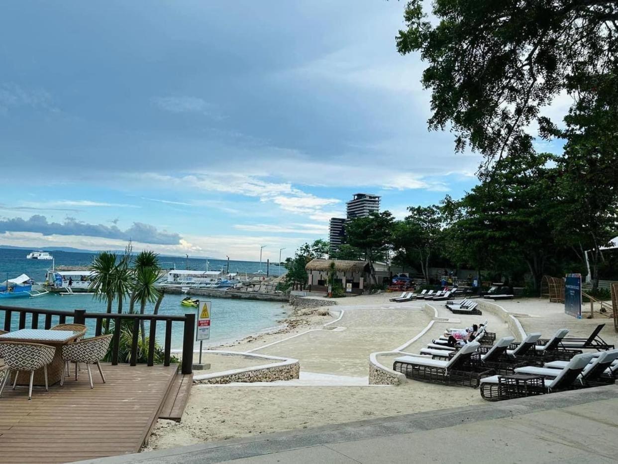The Mactan Newtwon Near Airport With Pool&beach Access Apartment