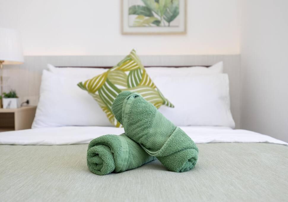 Express Condotel 731,3 Minutes To Airport,mall, With Gym & Pool,fast Wi-fi,free Netflix *