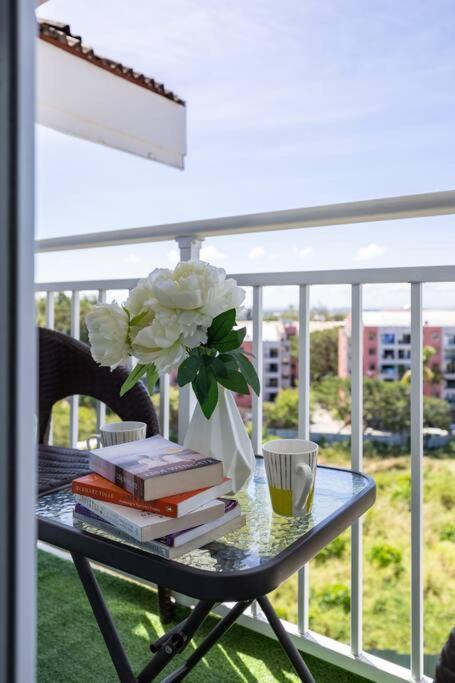 Apartment Express Condotel 731,3 Minutes To Airport,mall, With Gym & Pool,fast Wi-fi,free Netflix