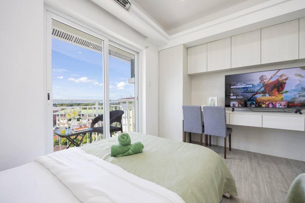 Express Condotel 731,3 Minutes To Airport,mall, With Gym & Pool,fast Wi-fi,free Netflix Lapu-Lapu City