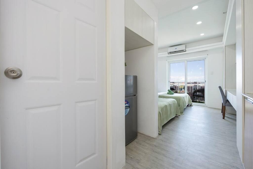 Apartment Express Condotel 731,3 Minutes To Airport,mall, With Gym & Pool,fast Wi-fi,free Netflix *