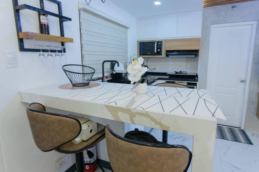 Apartment A2j Luxury 2br Near Il Corso & Sm Seaside Cebu