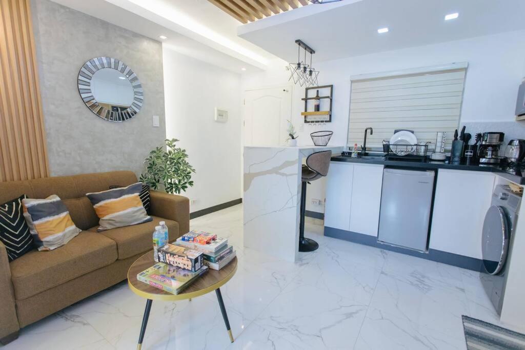 A2j Luxury 2br Near Il Corso & Sm Seaside