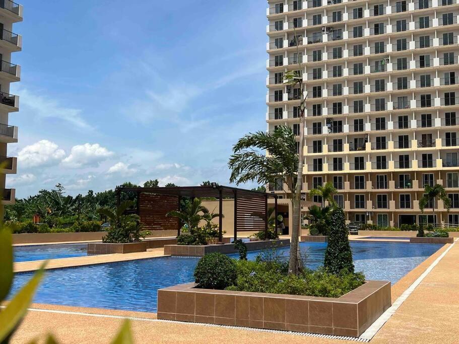 Apartment Affordable Modern W/ Pool Suba Basbas