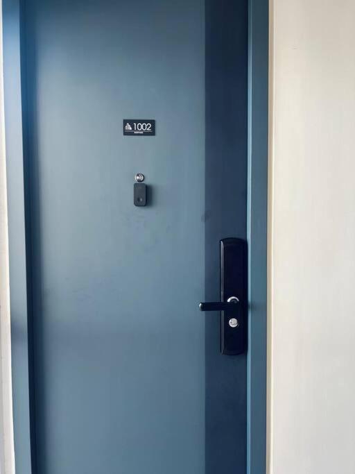Affordable Modern W/ Pool Apartment *