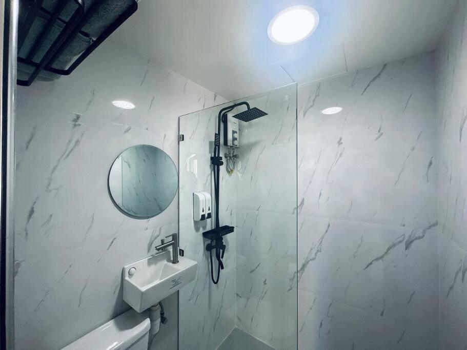 Apartment Affordable Modern W/ Pool Suba Basbas