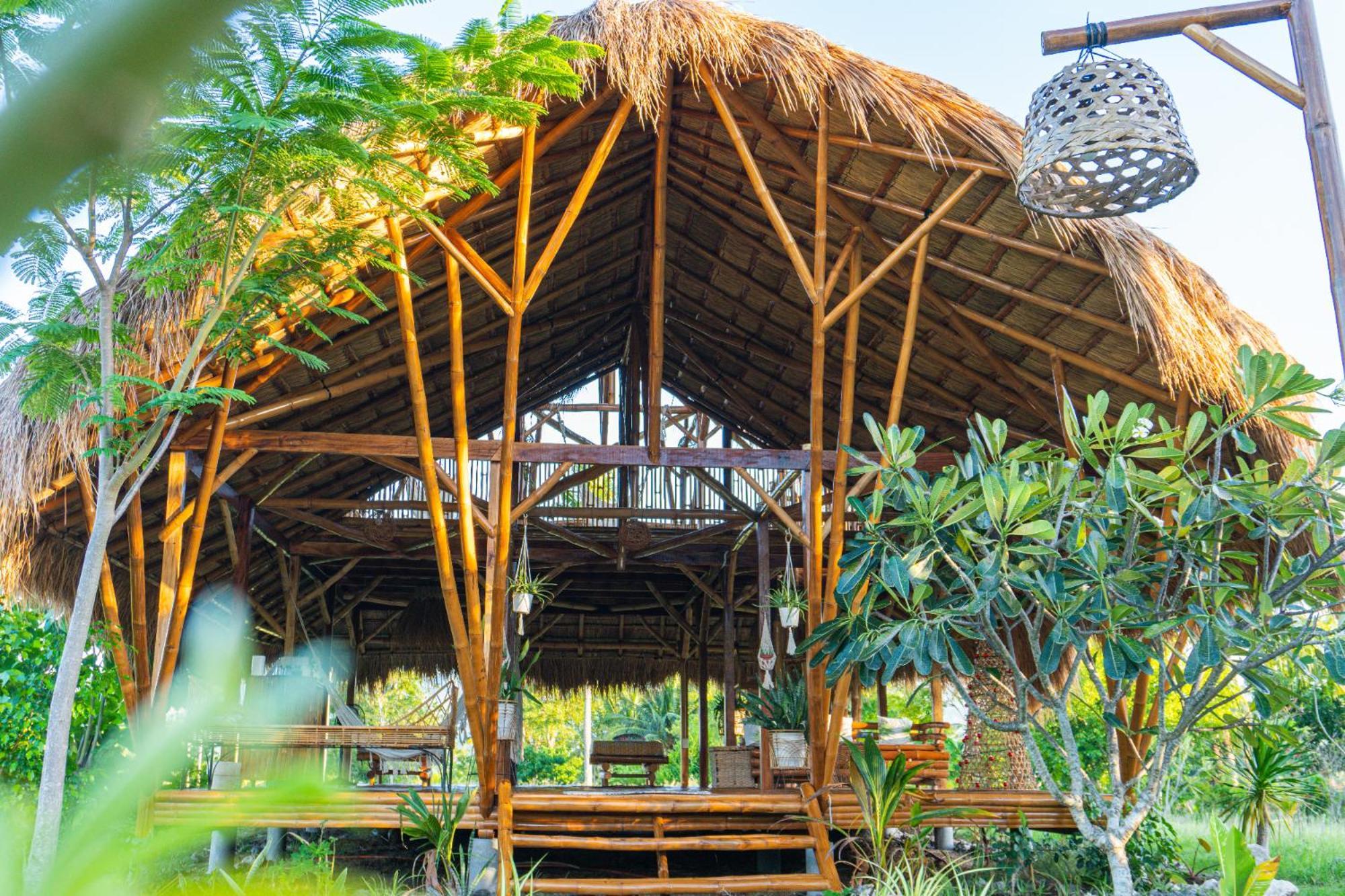 Tongo Hill Lodge *