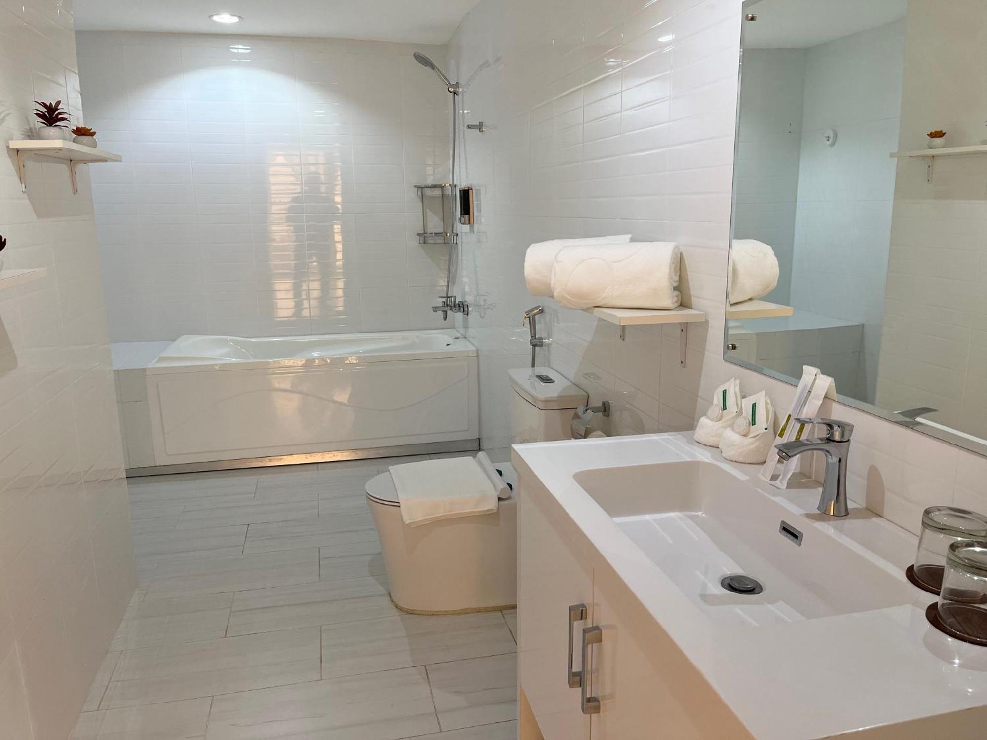 88th Avenue Aparthotel