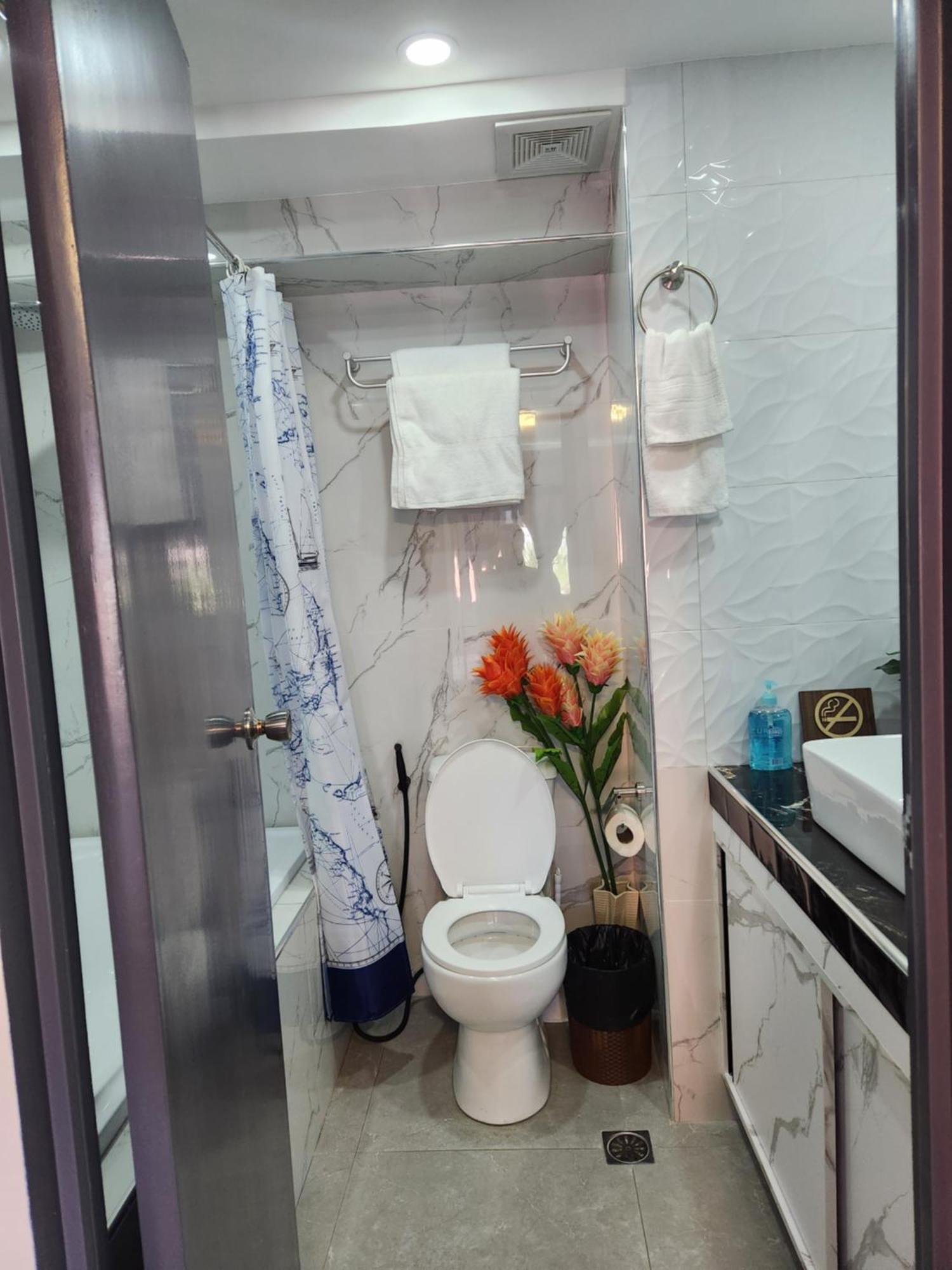 Azur B207 Near Airport, Netflix, Stylish, Cozy With Swimming Pool