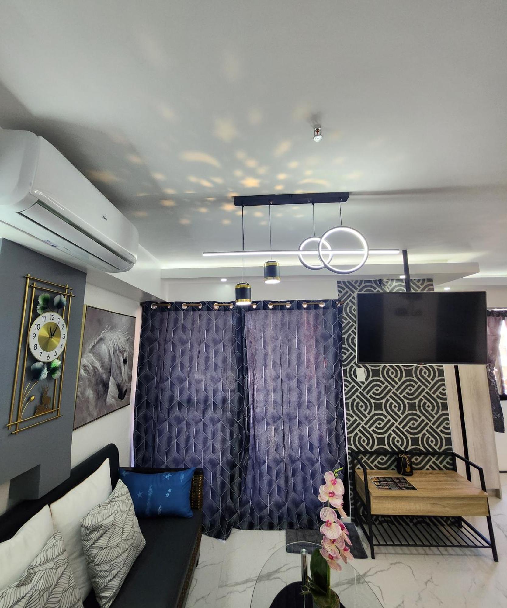 Azur B207 Near Airport, Netflix, Stylish, Cozy With Swimming Pool Apartment Lapu-Lapu City
