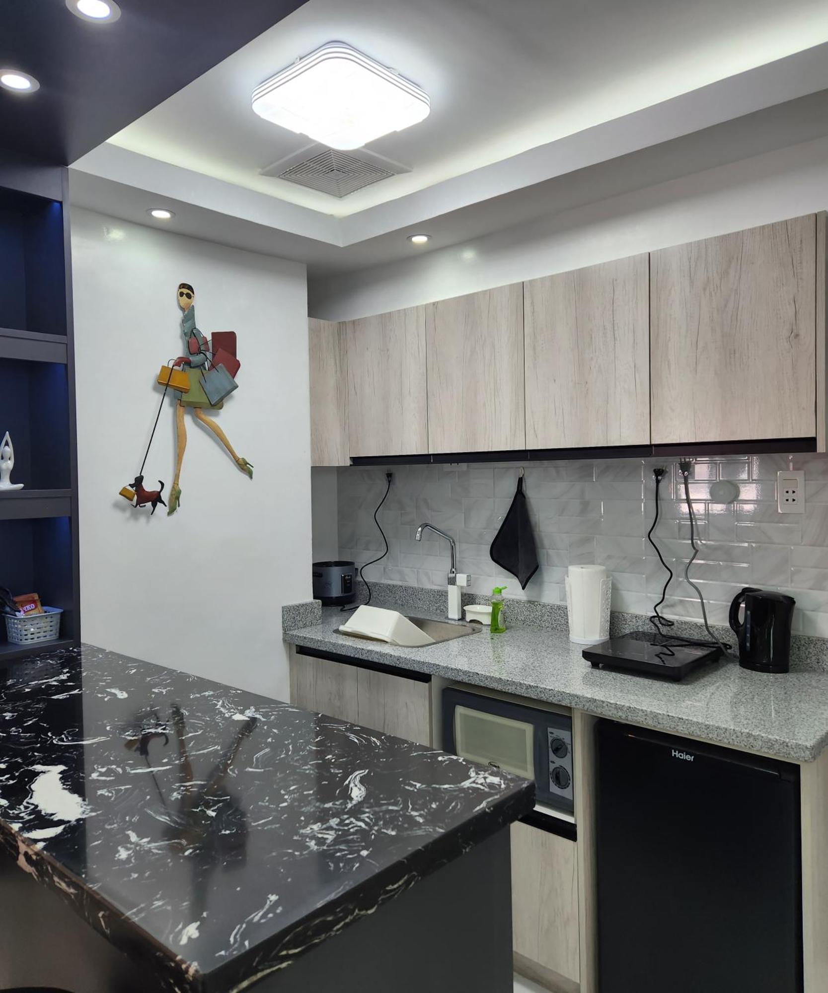 Azur B207 Near Airport, Netflix, Stylish, Cozy With Swimming Pool Lapu-Lapu City