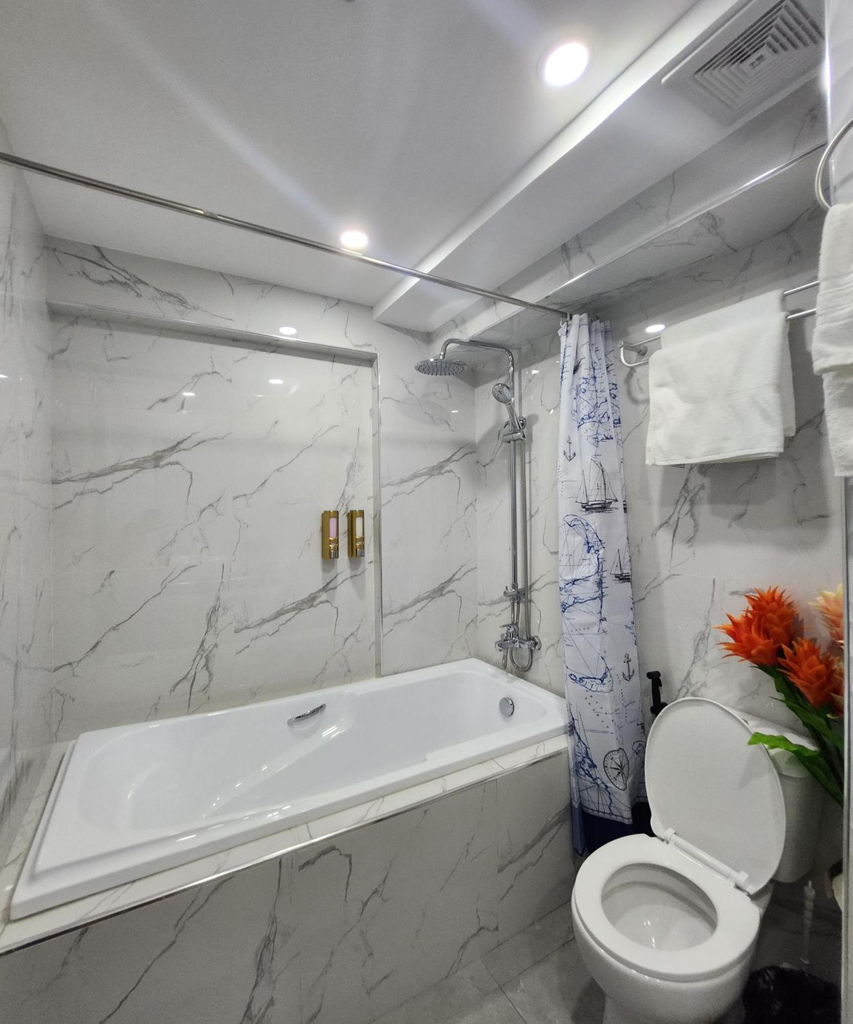 Azur B207 Near Airport, Netflix, Stylish, Cozy With Swimming Pool Lapu-Lapu City