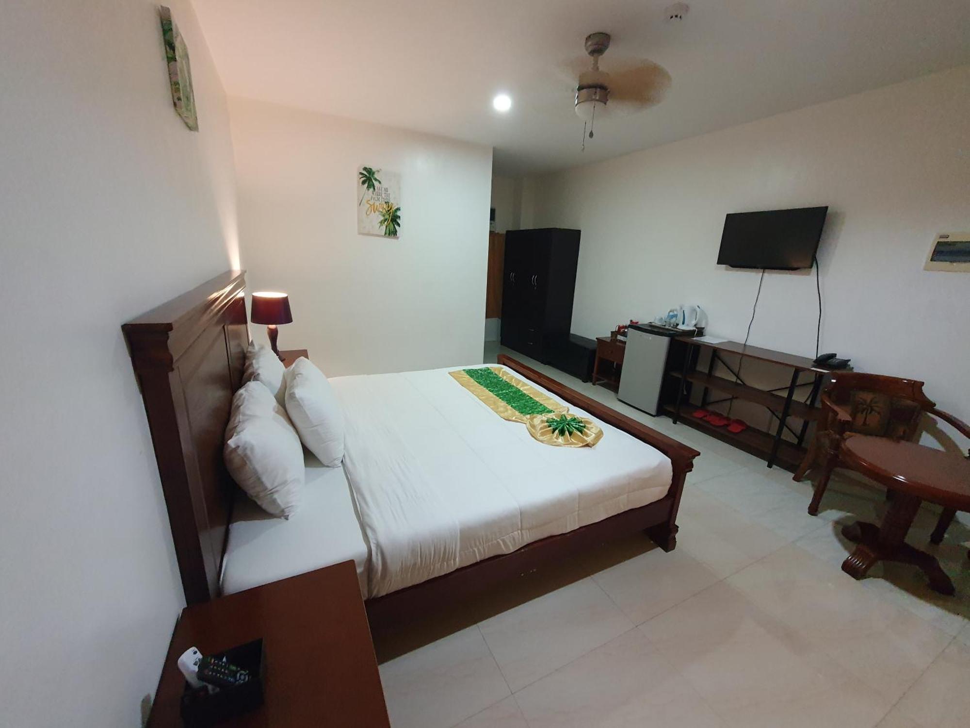 Hotel Tropics